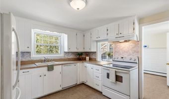 21 Old Chimney Rd, Barrington, RI 02806