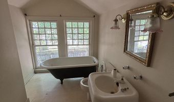 211 S Hickory St, Aberdeen, MS 39730