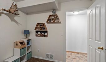 7821 Charlotte Cir, Anchorage, AK 99502