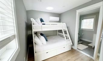 21 Warren Ave 21, Middletown, RI 02842
