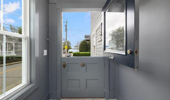 104 Second St, Newport, RI 02840