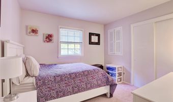 9 S Amundsen Ln, Airmont, NY 10901