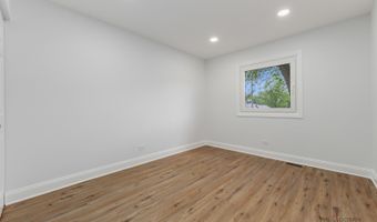 522 N Castle Rd, Addison, IL 60101