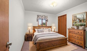 11938 Davis Rd, Alhambra, IL 62001