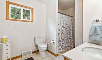 3045 Hales Mill Rd, Asbury, IA 52002