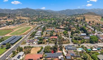 925 Moody Dr, Escondido, CA 92027