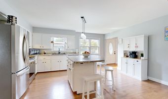 4 Arbania St, Auburn, ME 04210
