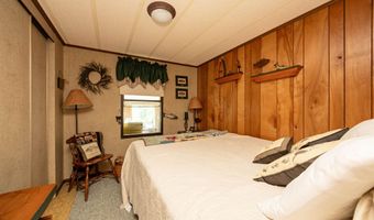 81 Shoreline Dr, Barnet, VT 05821