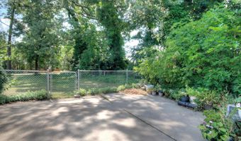 2 CLARK Dr, Barrington, NJ 08007