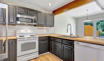 10620 Commodore Dr, Anchorage, AK 99507