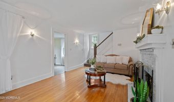 125 Eighth St, Belford, NJ 07718