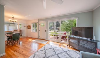 2104 S Circle Dr, Ann Arbor, MI 48103