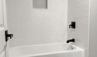 7 Simmons Rd, Barrington, RI 02806