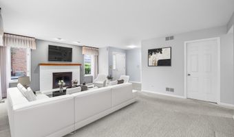 1533 N Courtland Dr, Arlington Heights, IL 60004