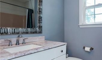 33 Oak Hill Dr, Johnston, RI 02919