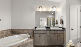 2824 Ridington Rd, Ann Arbor, MI 48105