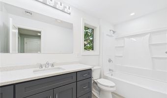 44 Middle St, North Kingstown, RI 02852