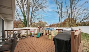 704 Woodrun Dr, Ballwin, MO 63021