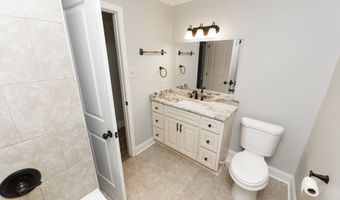 414 Pine Glen Dr, Albany, GA 31705