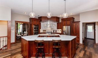 605 Oakwood Pl, Polk City, IA 50226