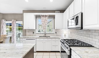 14 Brittany Dr, Bayville, NJ 08721