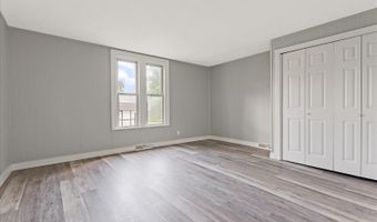 4 Maple St, Andover, NJ 07821