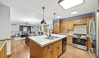 1544 Brookfield Ct, Adrian, MI 49221