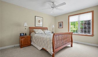 1250 Woodsview Dr, Akron, OH 44313