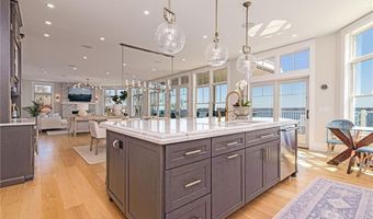 10 Coulter St, Jamestown, RI 02835