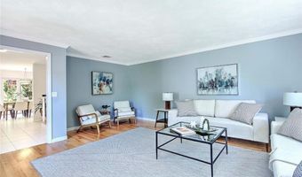 15 Sylvia Ln, Lincoln, RI 02865