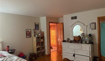 139 Honeyman Ave, Middletown, RI 02842