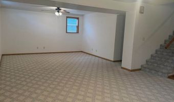 530 S 5th St, Akron, IA 51001