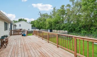 40511 N Minena St, Antioch, IL 60002