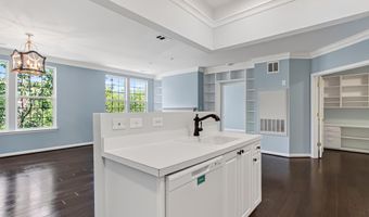 4950 BRENMAN PARK Dr 308, Alexandria, VA 22304