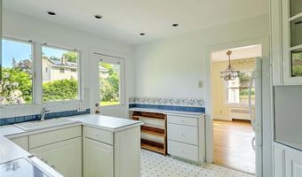 10 Roosevelt Ave, Lincoln, RI 02865