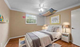 916 Claytonbrook Dr 1, Ballwin, MO 63011