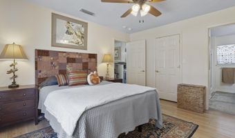 866 Washington St, Bay St. Louis, MS 39520