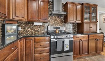 62 Canonchet Trl, Cranston, RI 02921