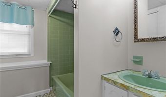 25 High St, Warwick, RI 02886