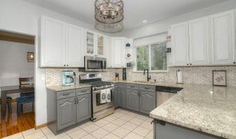 908 Mocking Bird Dr, Antioch, IL 60002