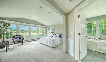 33 Meadowbrook Dr, Barrington, RI 02806