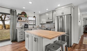 906 Convair St, Bentonville, AR 72712