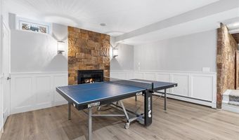 30 Lenihan Ln, East Greenwich, RI 02818
