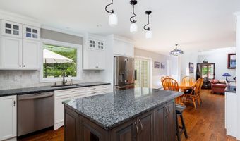 12 Fawn Ridge Dr, Brookfield, CT 06804