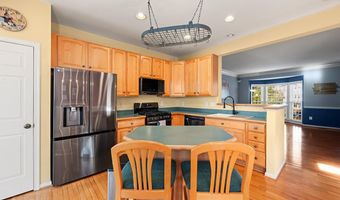 8245 LAMBERTS Ln, Alexandria, VA 22309