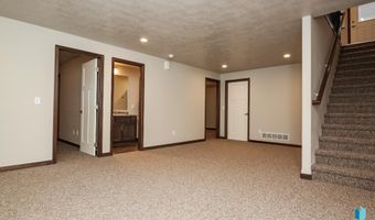 2722 E Sunburst Dr, Brandon, SD 57005