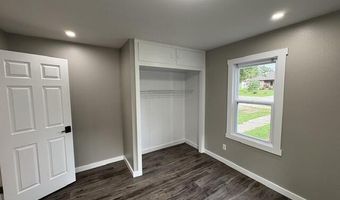 613 E Highland St, Aurora, MO 65605