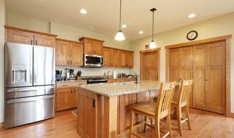 422 Stonegate Ct SW, Altoona, IA 50009