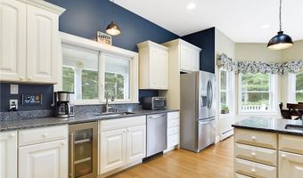 25 FAIRVIEW Ave, Hopkinton, RI 02832