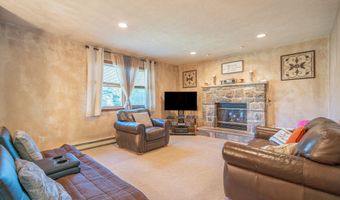 2083 Sun Valley Dr, Blakeslee, PA 18610